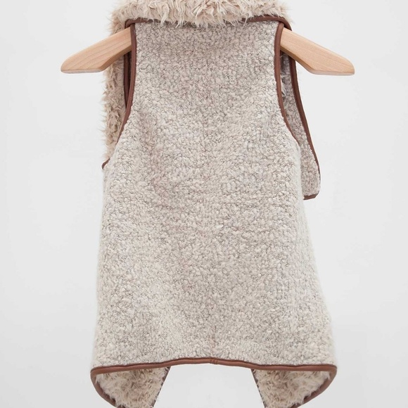 Love Tree faux fur vest - Picture 2 of 3